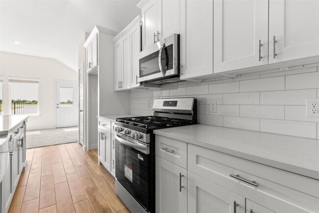 Building Photo - 6643 Escondido Dr