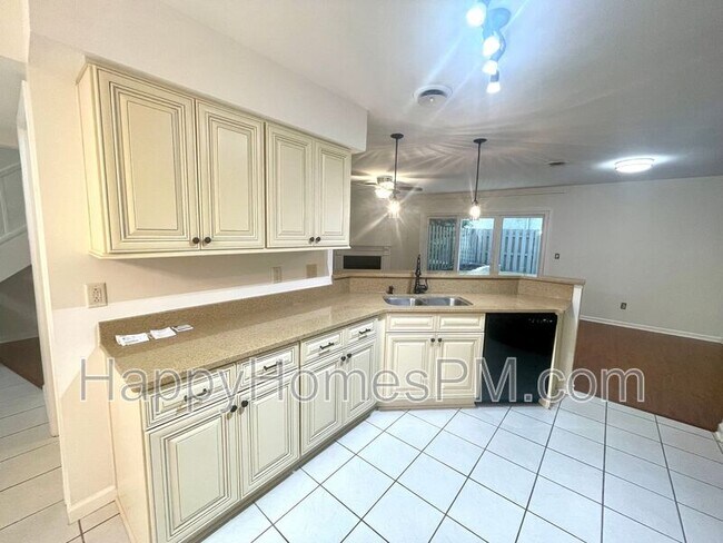 Building Photo - 1125 Monaco Dr