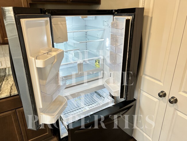 Building Photo - 10712 Fallbrook Rd