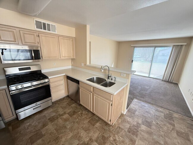 Building Photo - Gated condo Community