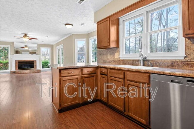 Building Photo - 404 Topaz Trail