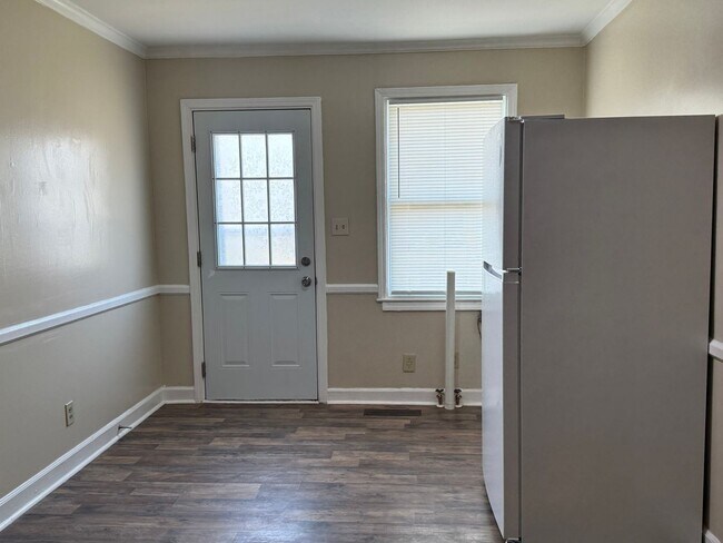 Building Photo - Fully Renovated 3-Bedroom, 1 Bathroom Home