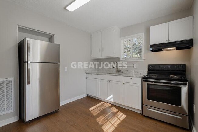 Building Photo - 108 Sulton St