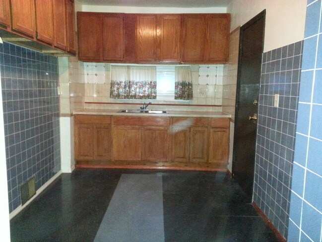 Up- dated Kitchen Wall to Wall Cabnets - 813 N Central Ave