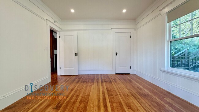 Building Photo - Panoramic Hill Estate with Sweeping Views