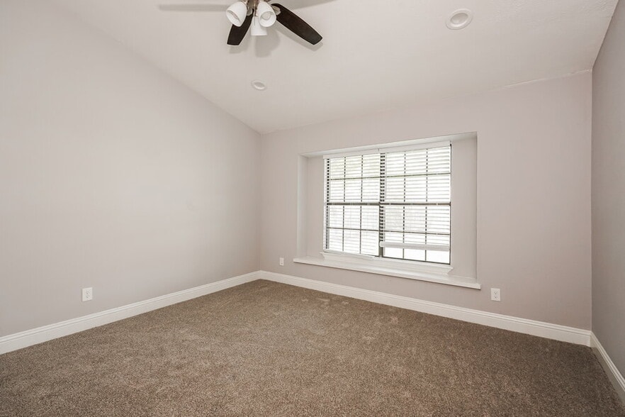 Building Photo - 2303 Villanova St