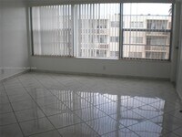 Building Photo - 1460 NE 169th St