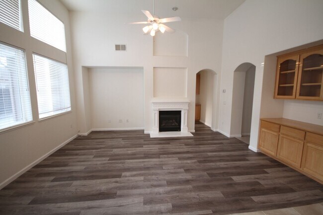 Building Photo - 3 Bed| 2.5 Bath | 2448 SF | 2 Separate Garages | Two Story Home | Tenant pays $190 for WS&G.