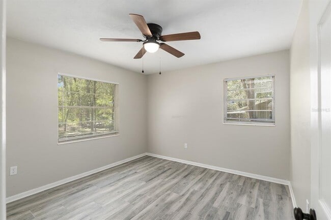 Building Photo - 605 NW 9th Cir