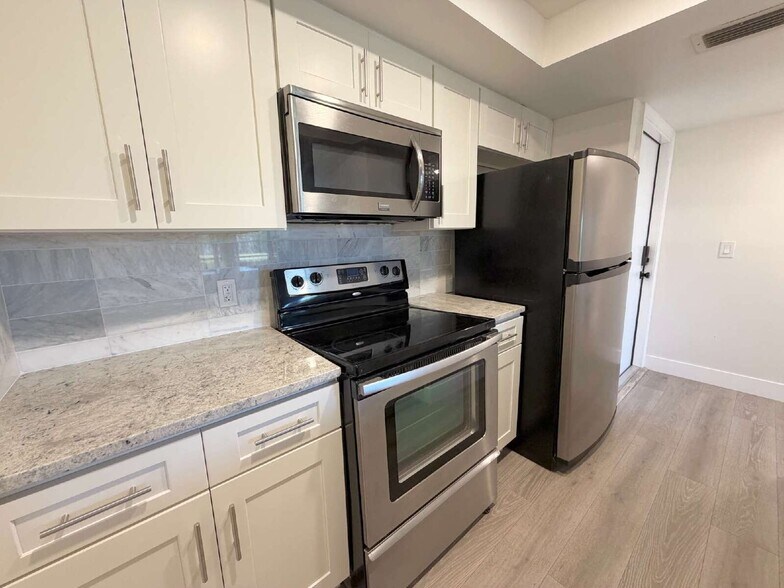 Building Photo - 2618 Cove Cay Dr