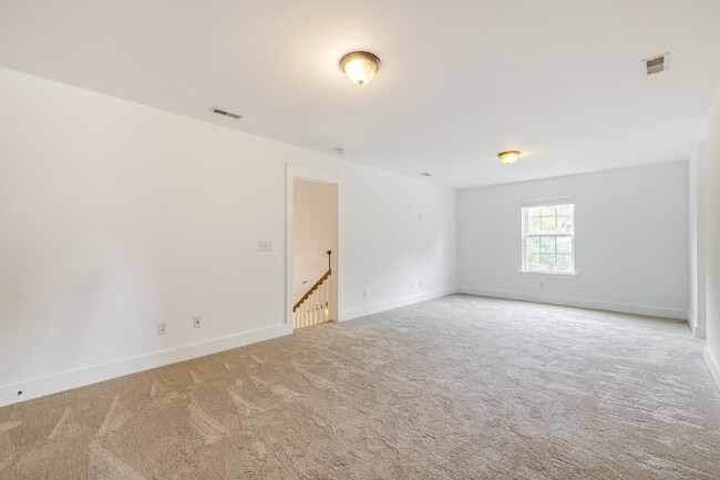 Building Photo - Newly renovated 2 Bedroom Condo with a bon...