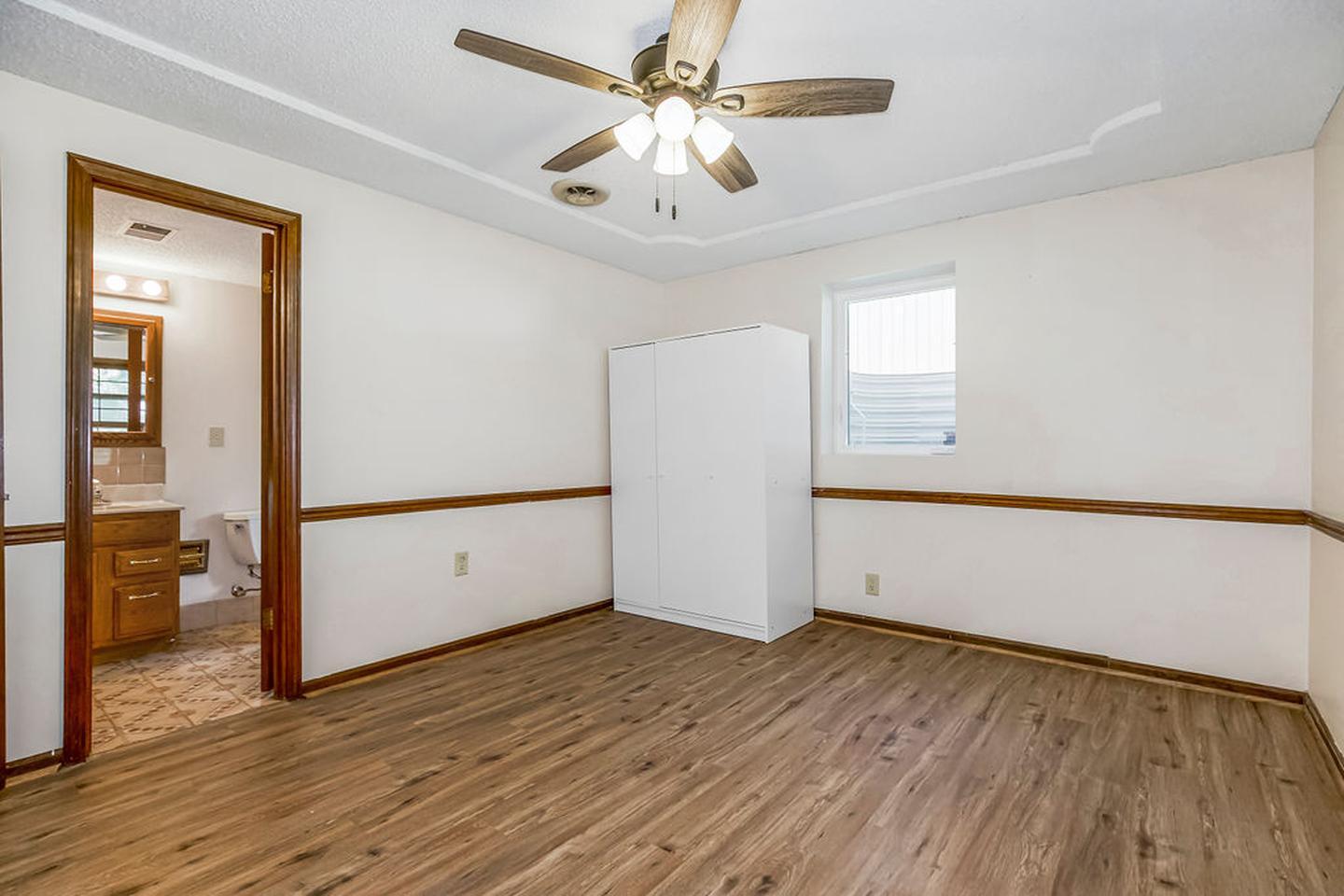 Building Photo - Spacious Shawnee Home Near Mill Creek Stre...