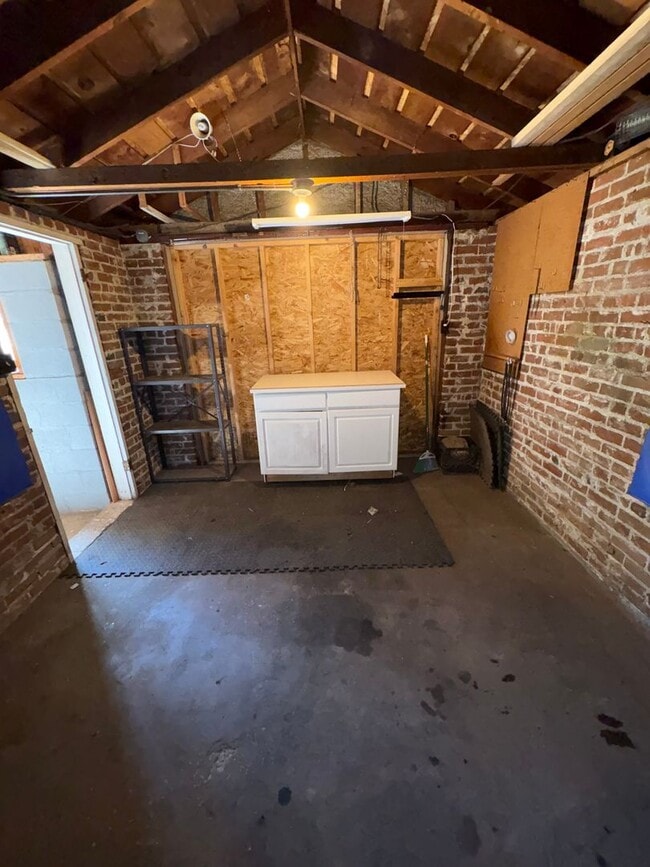 Building Photo - Charming 3BR Home Just Blocks from Washington Park with Garage & Storage