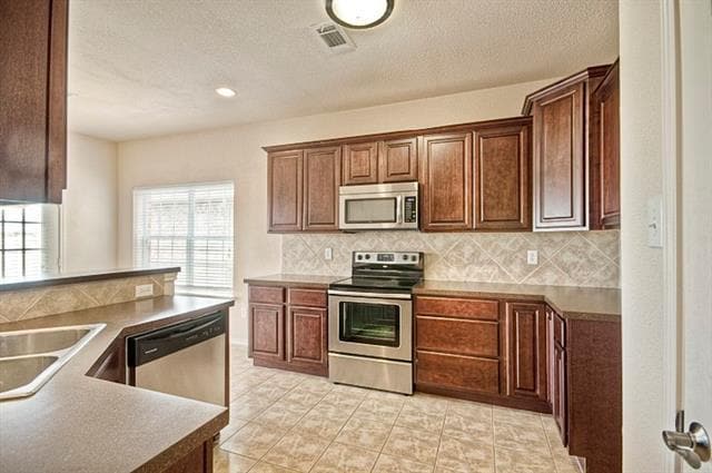 Building Photo - 127 Castleridge Dr