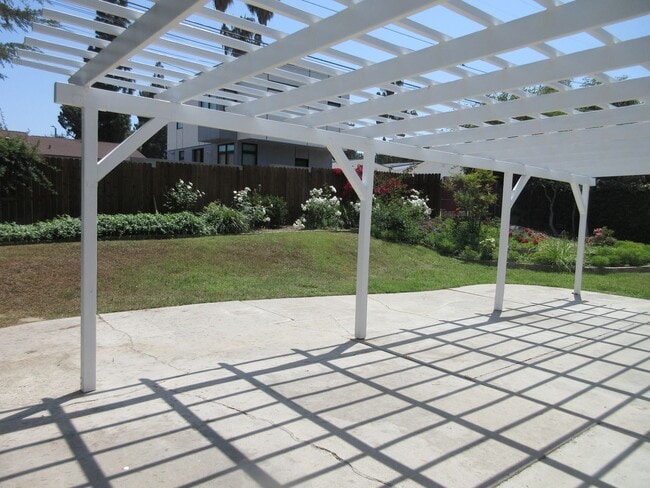 Building Photo - Reduced price on this Beautiful Porter Ran...