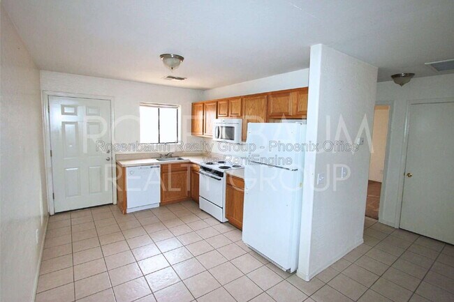 Building Photo - 15588 S Yava Rd