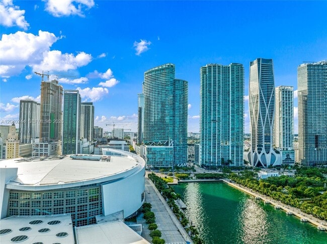 Building Photo - 888 Biscayne Blvd