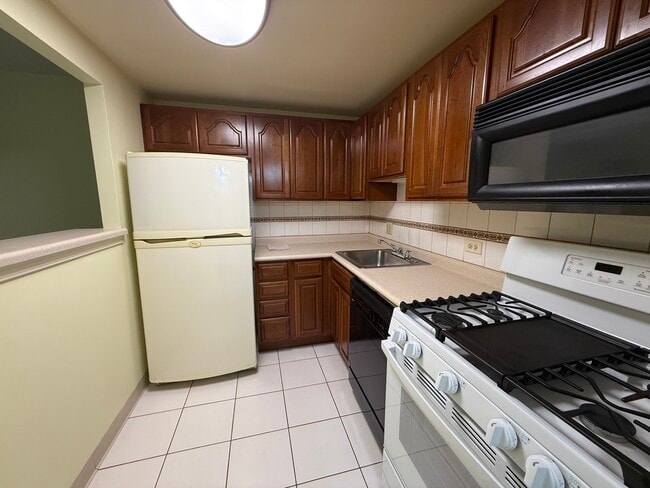 Building Photo - 1460 Fairlane Dr