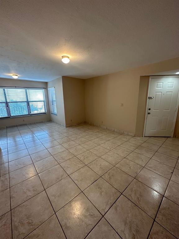 Building Photo - 2846 S University Dr