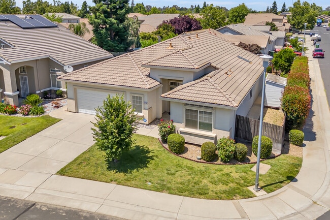 Building Photo - 9259 Crystal Falls Way