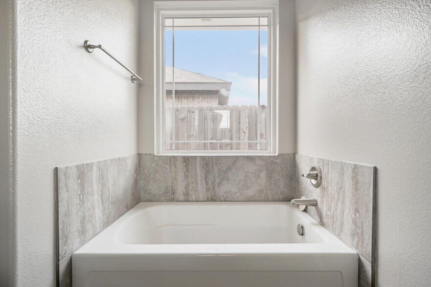 Building Photo - 6008 Ridge View St