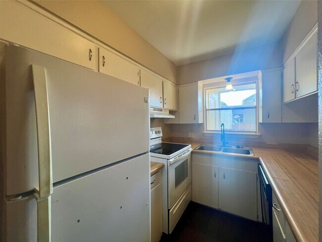Building Photo - 7714 Renwick Dr