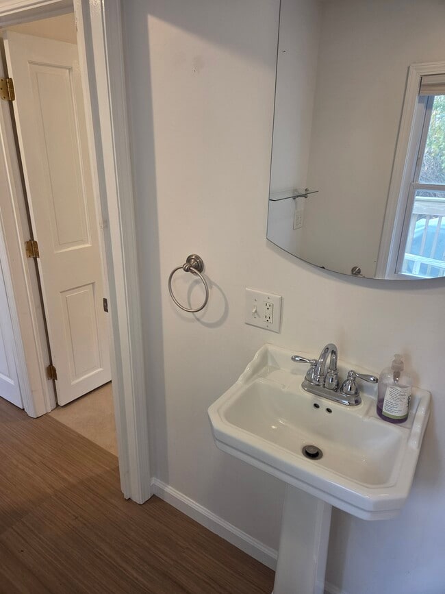 Building Photo - 176 W North St