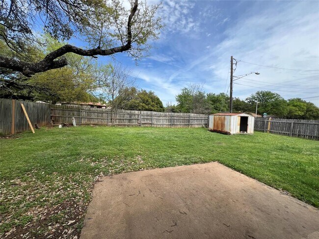 Building Photo - 3700 Skipton Dr