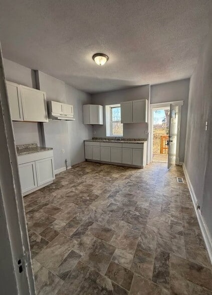 Building Photo - 1343 Walton Ave