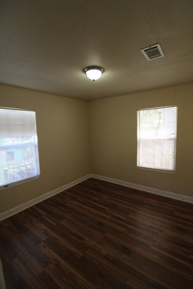 Building Photo - 10601 Murr Way