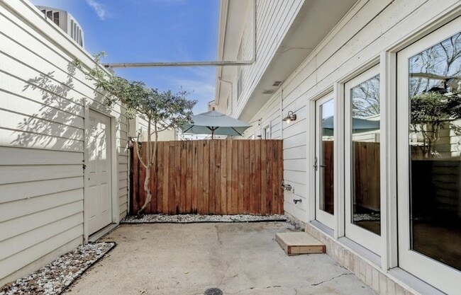 Building Photo - 5968 Woodway Place Ct