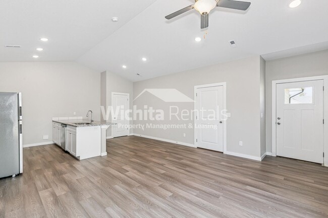 Building Photo - Move-In Ready Duplex in Bel Aire!