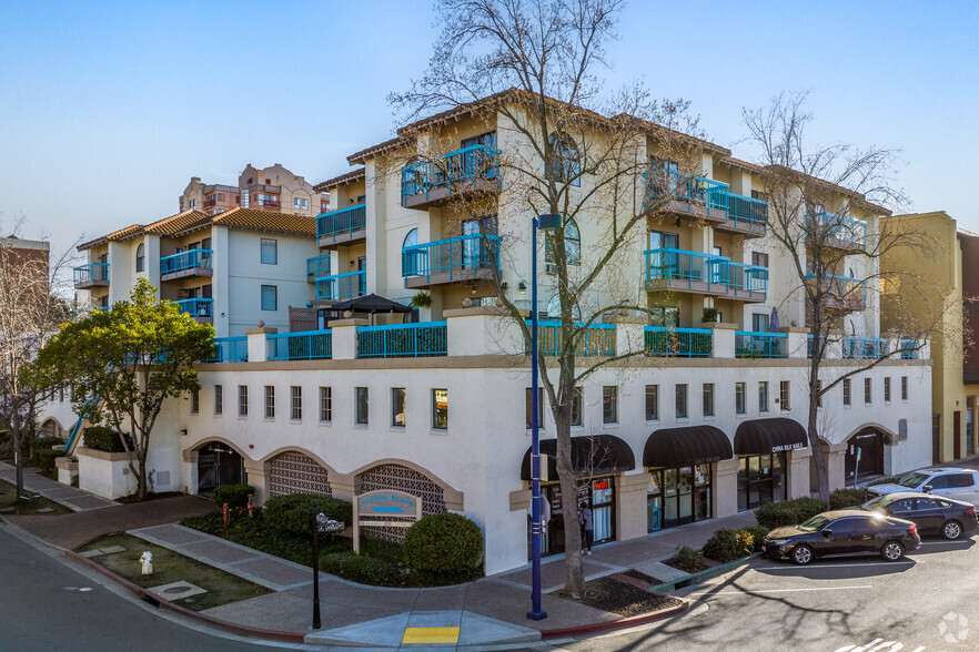 Primary Photo - Santos Plaza Apartments