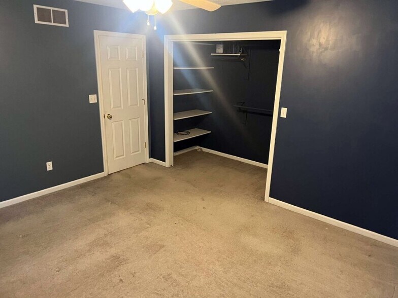 Building Photo - 5328 Godas Cir