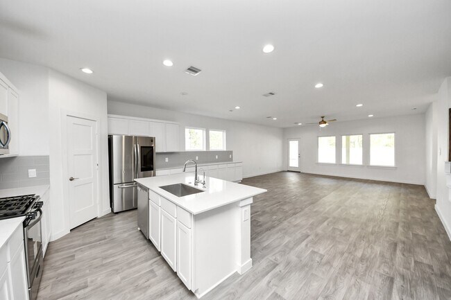 Building Photo - 10438 Plateau Pt Trl