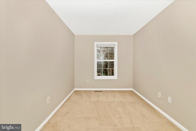 Building Photo - 584 Cotswold Ct