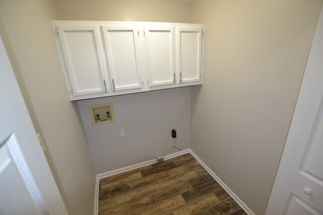 Building Photo - 5157 Cumberland Cove Dr