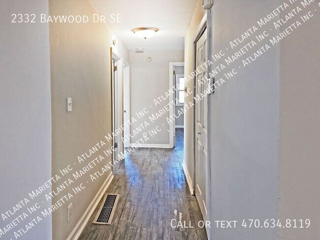 Building Photo - 2332 Baywood Dr SE