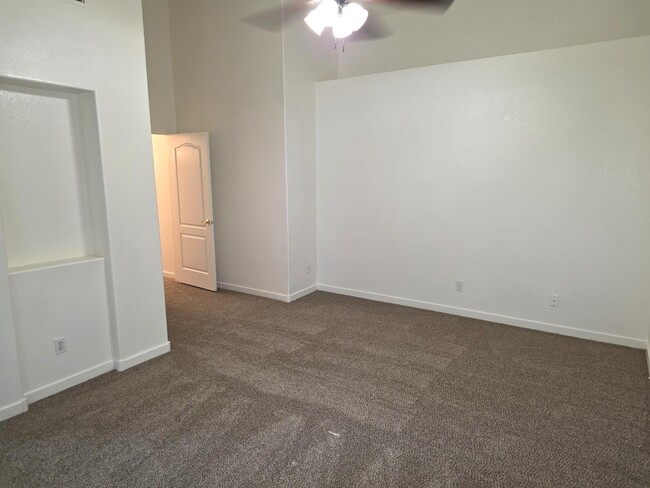 Building Photo - 459 E Pebble Beach Dr