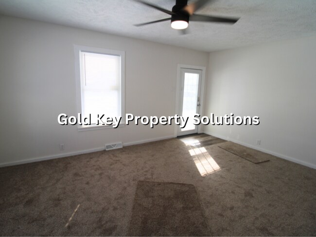 Building Photo - MUNCIE 3 BR 1 BA House with Garage and Covered Porch (SECTION 8 APPROVED)