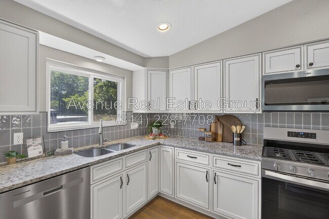 Building Photo - 6 The Knolls Ln