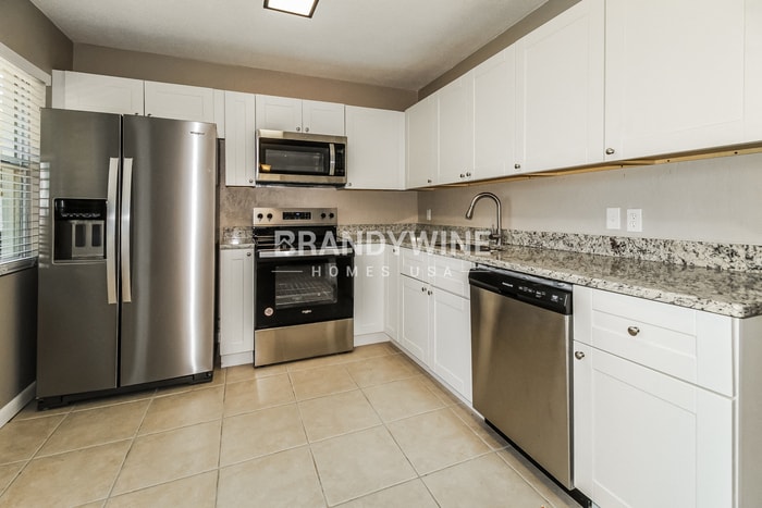 Building Photo - 3221 Thistlehill Dr