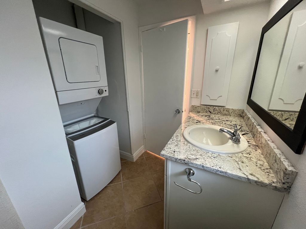 Building Photo - 710 Bayou Ave