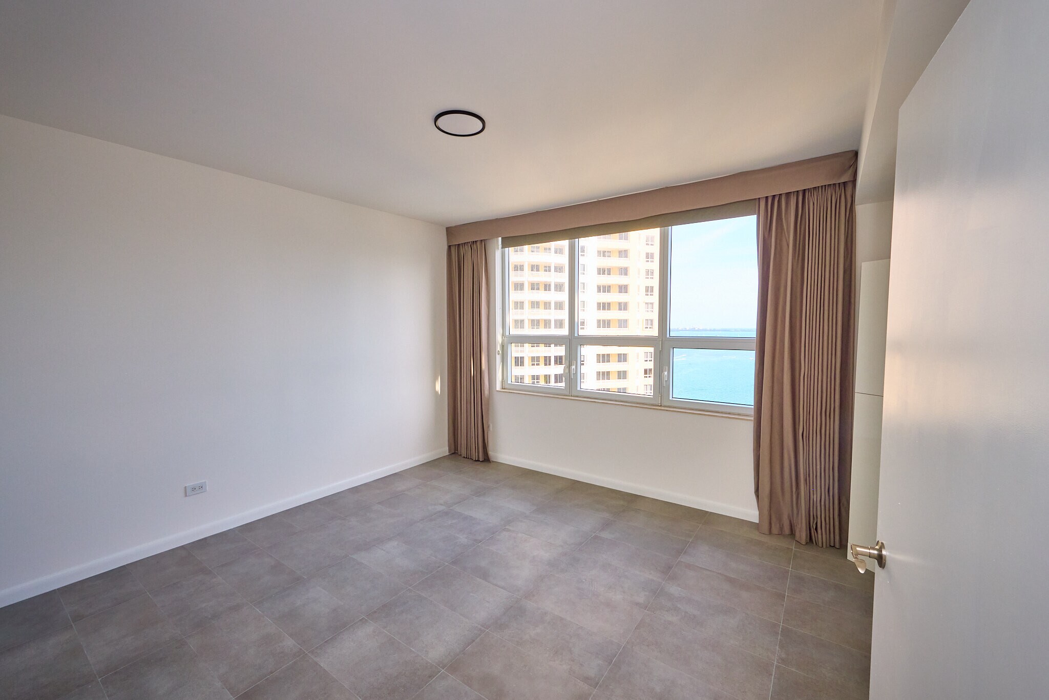 Building Photo - 848 Brickell Key Dr