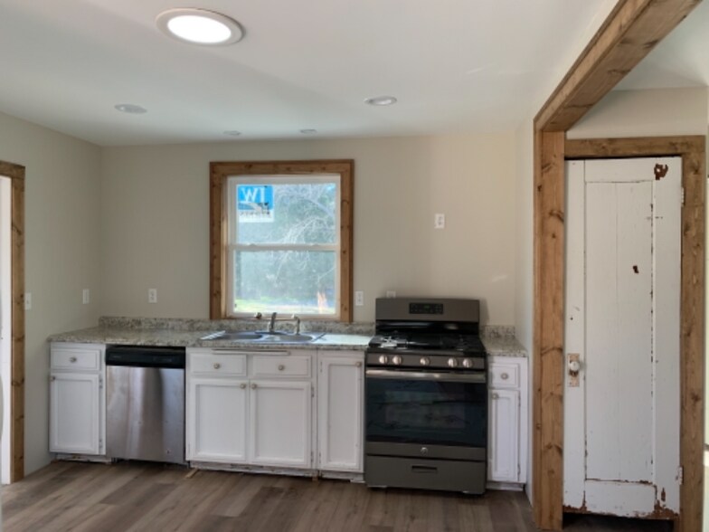 Building Photo - 123 Adam Ave