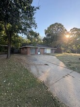 Building Photo - 1542 Midway St