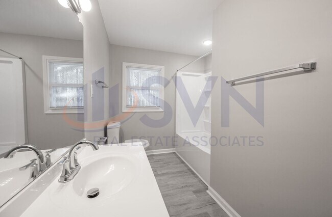 Building Photo - 1324 Bungalow Ave