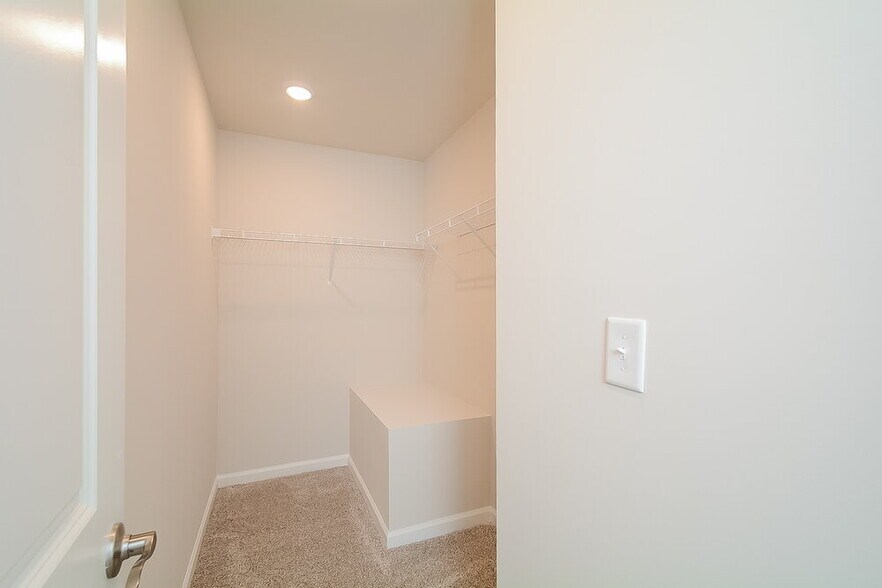 Building Photo - 206 Brook Farm Ln