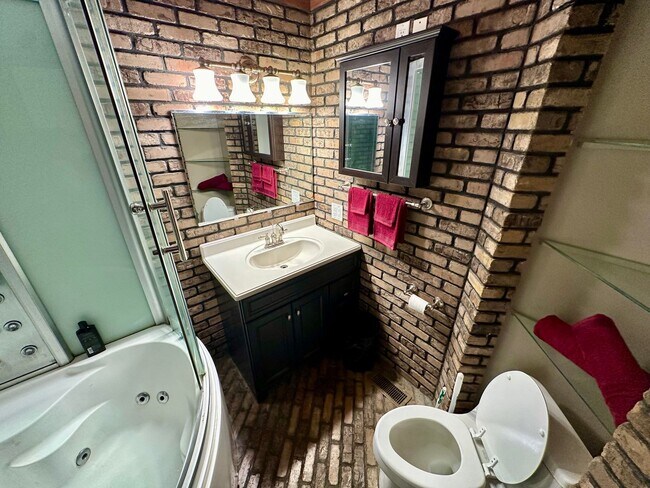 Building Photo - Large 3 Bedroom With Water Views