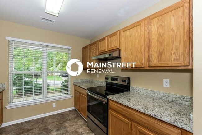 Building Photo - 3 Bedroom Pet-Friendly Home in Charlotte, NC with Main Street Renewal
